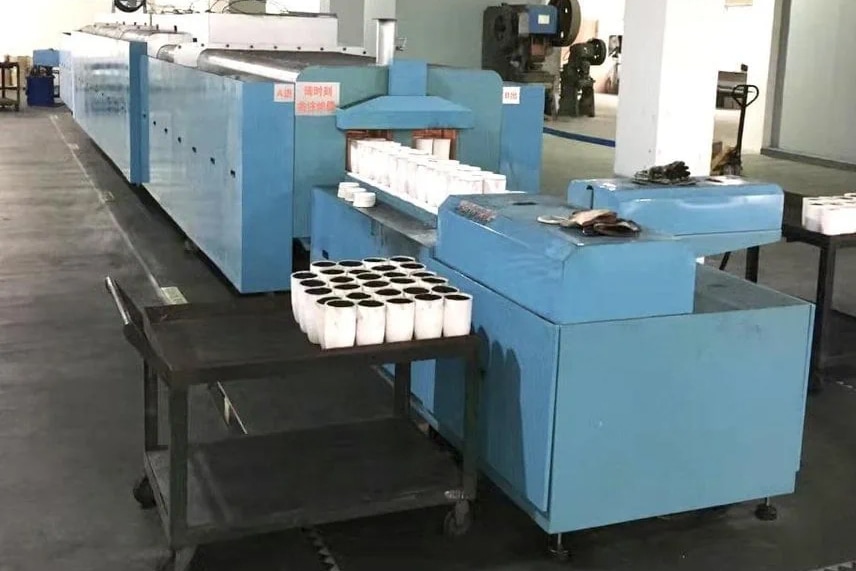 machine producing photoluminescent pigment