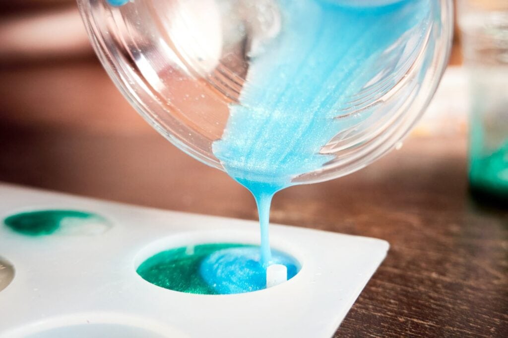 pouring pearlescent blue resin into mold