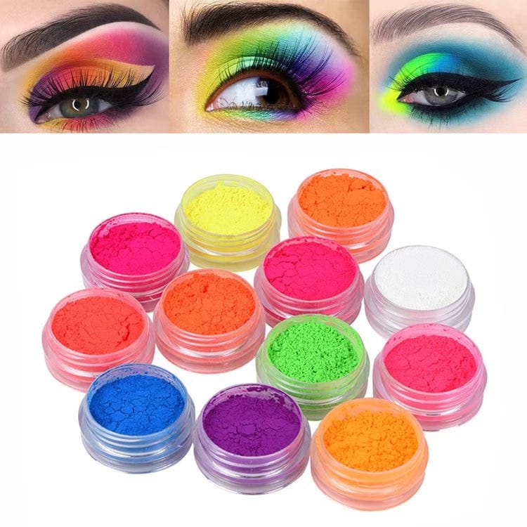 Fluorescent pigment applied to eyeshadow